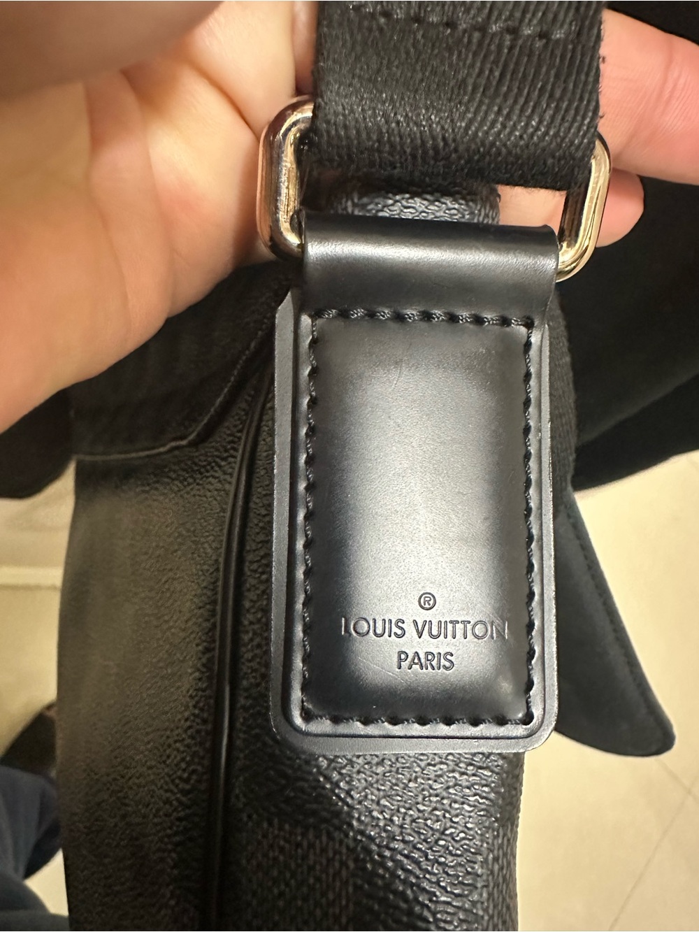 Louis Vuitton Damier Graphite Crossbody Messenger in Black and Gray WORN ONCE - Picture 5 of 8